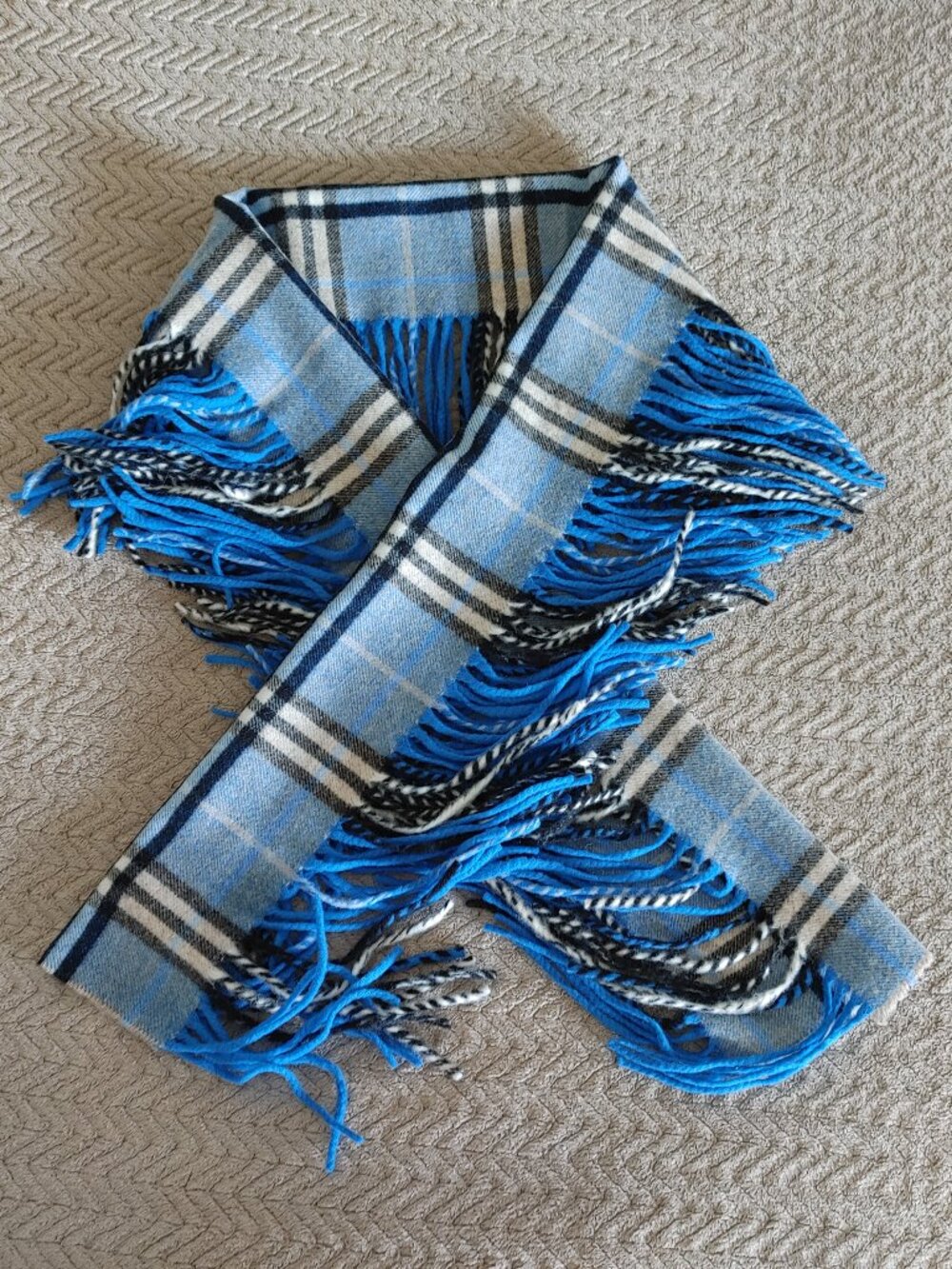 ✨💙Burberry Cashmere Scarf with Double Fringe💙✨ - Picture 5 of 16